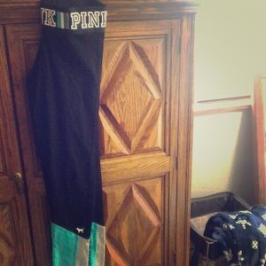 black leggings with teal accent